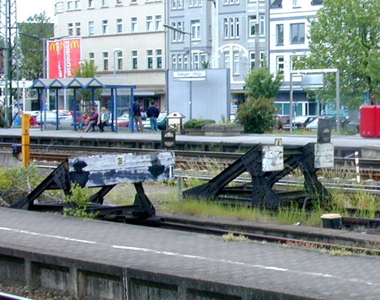 File:Stootblokken Solingen-III.JPG