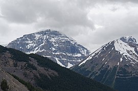Stutfield Peak severovýchodní vrchol v národním parku Jasper Park.jpg