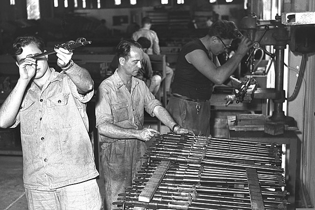 Manufacturing gun barrels in an IMI factory, 1955