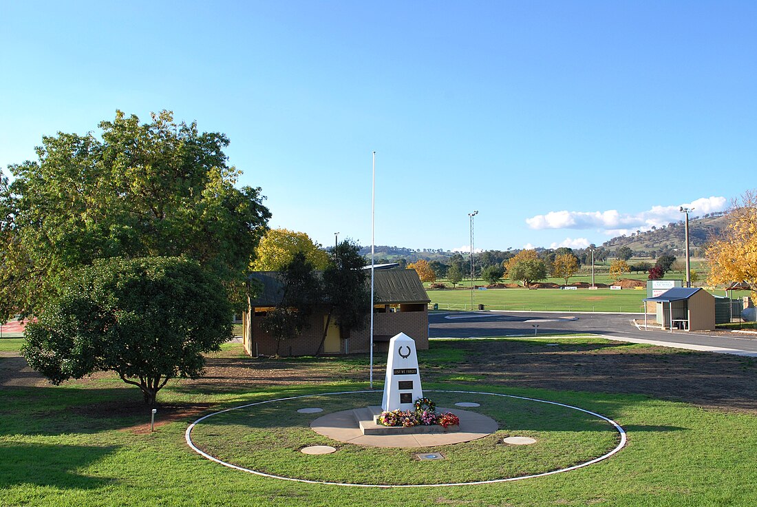 File:TangambalangaWarMemorial.JPG