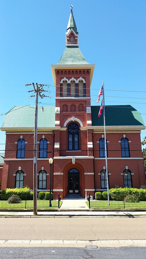 Tate County Courthouse in Senatobia
