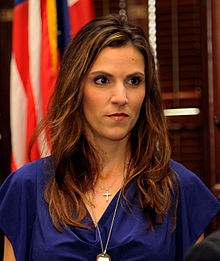 https://upload.wikimedia.org/wikipedia/commons/thumb/1/1c/Taya_Kyle_1.jpg/220px-Taya_Kyle_1.jpg