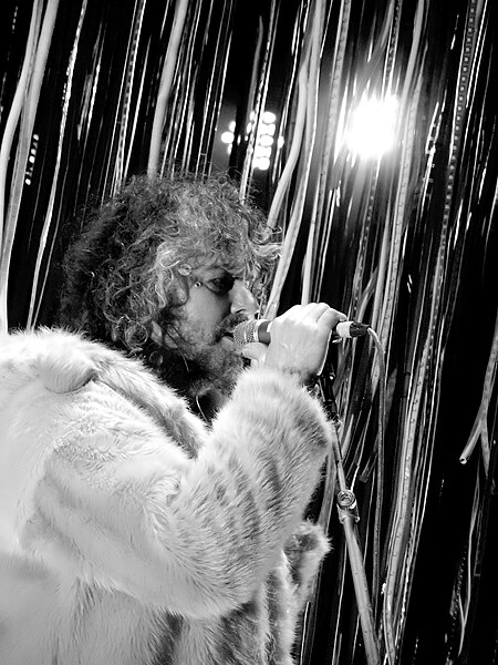 File:The Flaming Lips, Brixton Academy, London (32365990641).jpg