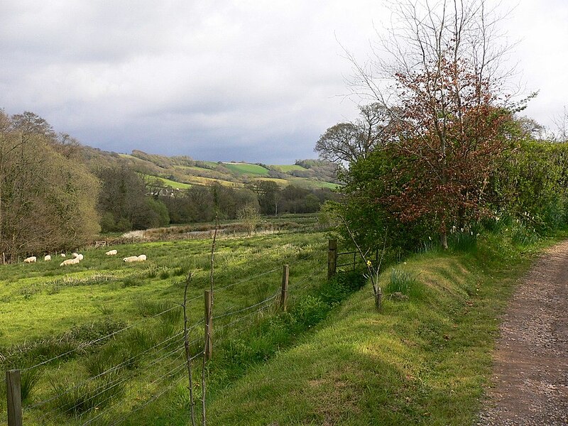 File:The Offwell valley - geograph.org.uk - 2909158.jpg