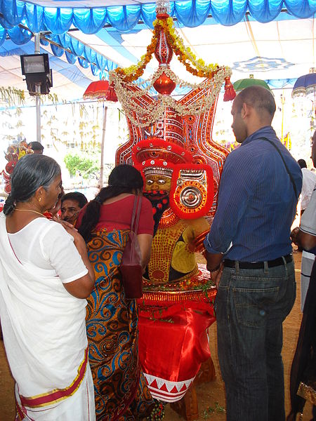 File:Thiruvappana giving blessing.JPG