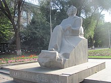 Памятник А. Токомбаеву в Бишкеке