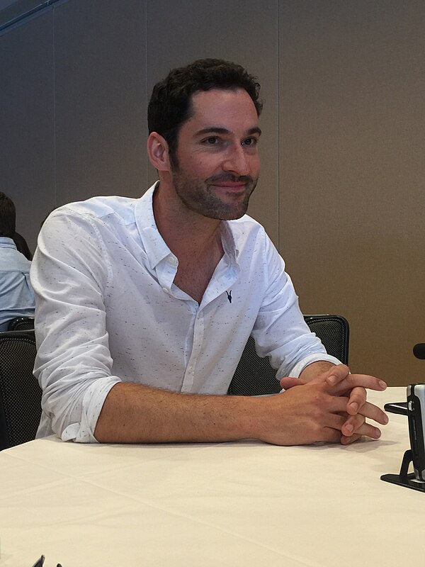 File:Tom Ellis 2015 SDCC.jpg