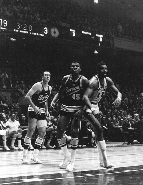 Tom Meschery, Bob Rule (SuperSonics) and Wilt Chamberlain (Philadelphia 76ers) in 1967