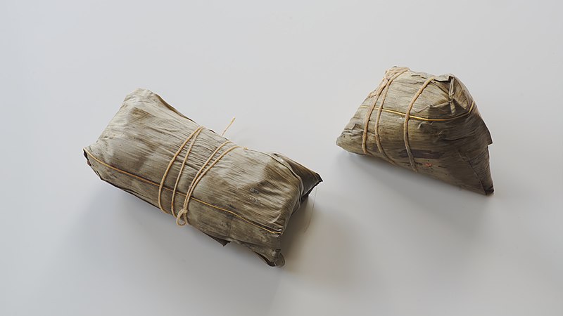 File:Two Zongzi styles.jpg