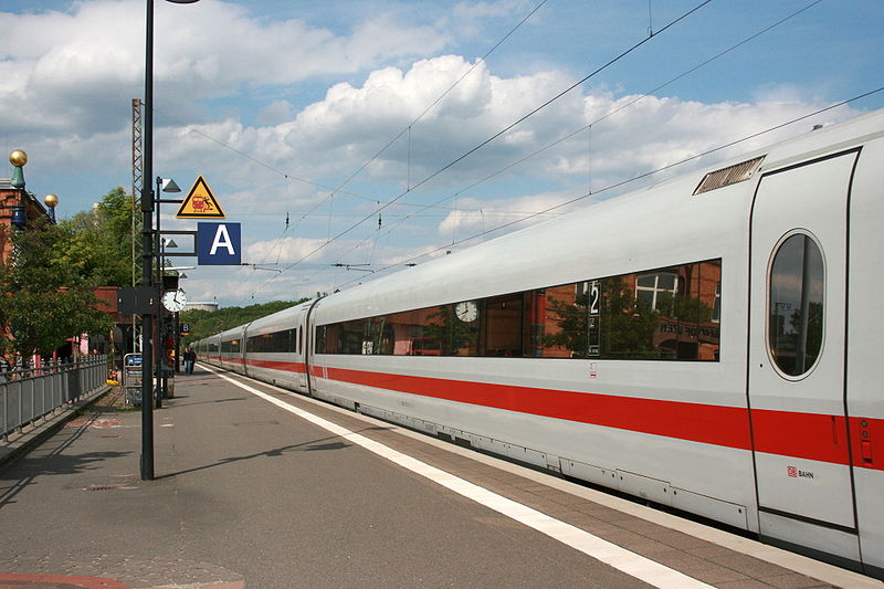 File:Uelzen - Hundertwasserbahnhof 02 ies.jpg