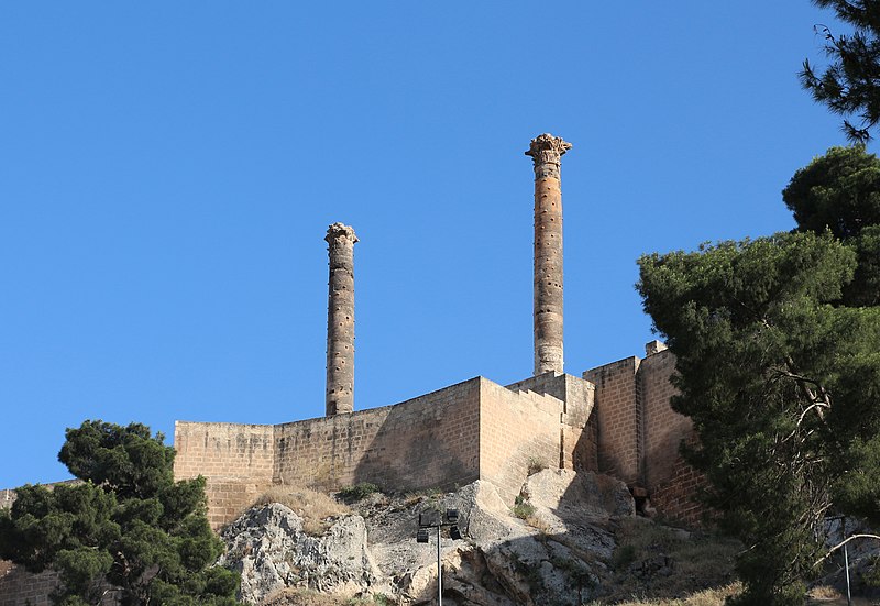 File:Urfa Castle 02.jpg