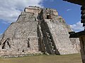 Uxmal - Pyramide des Zauberers 12.jpg