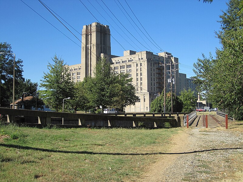 File:V and E Greenline Vollintine Evergreen District Memphis TN 16.jpg