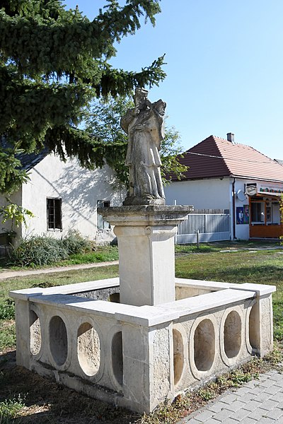 File:Velence, Nepomuki Szent János-szobor 2020 02.jpg