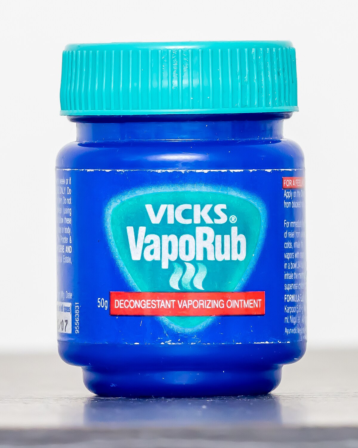 Vicks Vaporub y fútbol, la última moda viral que puede ser peligrosa