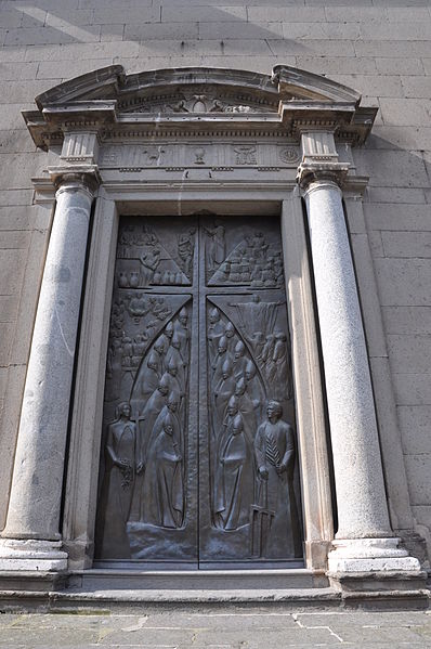 File:Viterbo-Duomo2013door.jpg