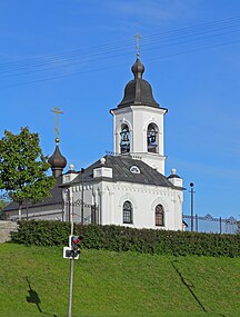 Домик привратника и церковь