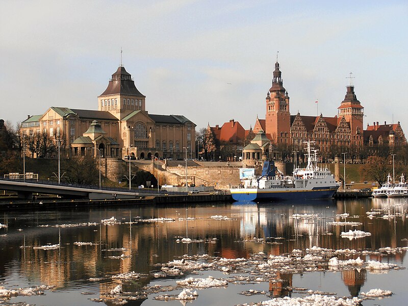 File:Wały Chrobrego in Szczecin, winter 2021.jpg