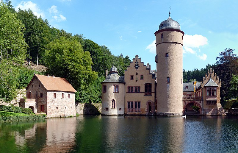 File:Wasserschloss Mespelbrunn, 6.jpg