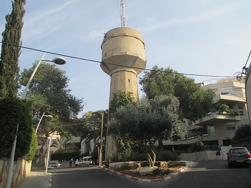 File:Water tower in Giv'at Rambam.JPG