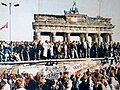 Падение Берлинской стены в 1989 году привело к воссоединению Восточной и Западной Германии
