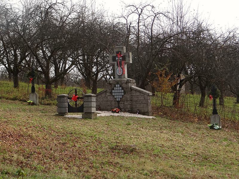 File:World War I Cemetery nr 280 in Porąbka Uszewska 10.jpg