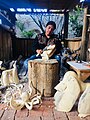 Zeny Fuentes aan het werk in haar alebrije-atelier in San Martín Tilcajete.