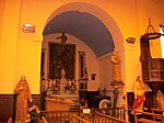 Chapelle de la Vierge Marie. Avec un tableau de la remise du rosaire à saint Dominique. L'autel et le tabernacle sont en marbre blanc. Sur l'autel sont placer deux bustes reliquaire, un évêque (saint Bertrand ? ) ; et d'un saint (saint Roch ?).