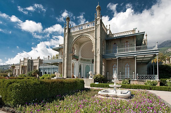 Southern garden façade of Alupka Palace with a massive central exedra forming an open iwan-like vestibule