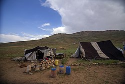 چادرهای عشایر در منطقه کوهستانی خفر پادنا در استان اصفهان