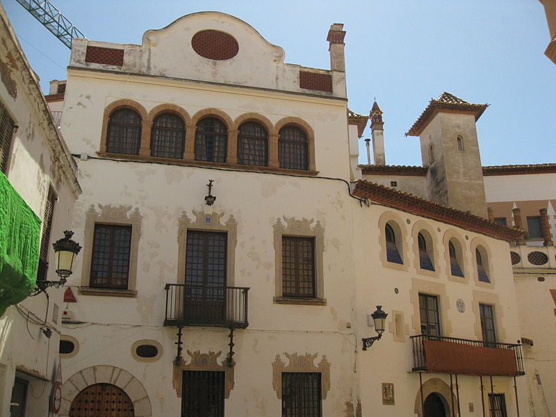 File:144 Casa Utrillo (Biblioteca Santiago Rusiñol), pl. Ajuntament.jpg