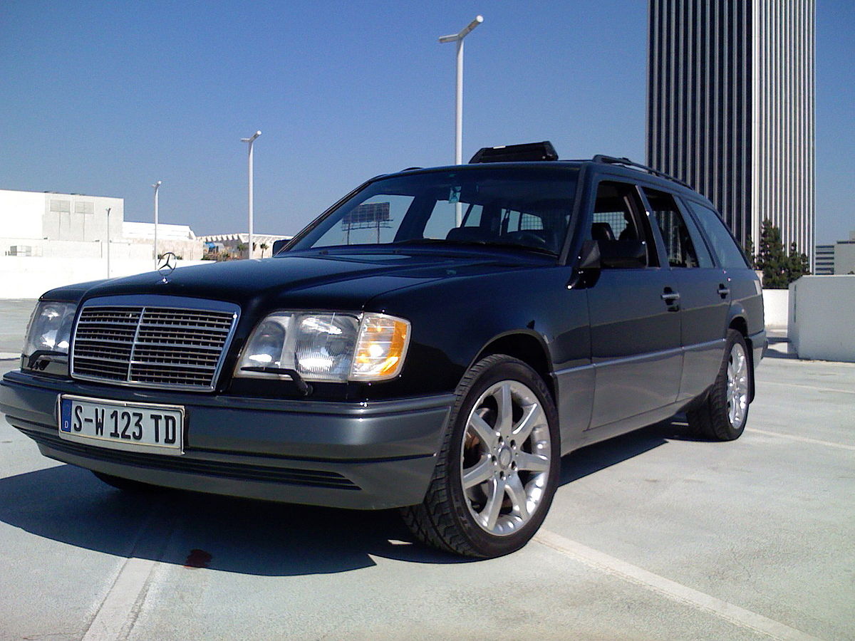 File:1995 Mercedes W124 Wagon.jpg - Wikipedia