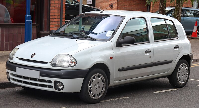 File:2001 Renault Clio Alize 1.4 Front.jpg