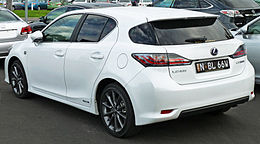 2011 Lexus CT 200h (ZWA10R) F Sport à hayon (2011-04-22) 03.jpg