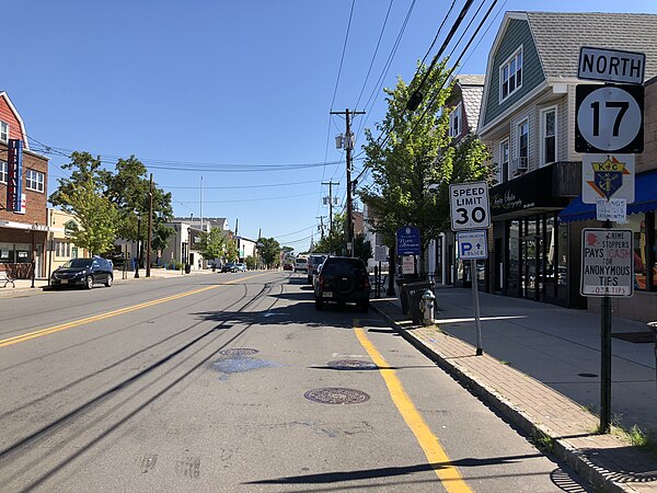 First northbound Route 17 reassurance shield past the southern terminus at Route 7/CR 507 in North Arlington