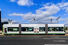 A tramcar with the middle car body without any wheels 2020-01-01 Hiroden 1000 series (II).jpg