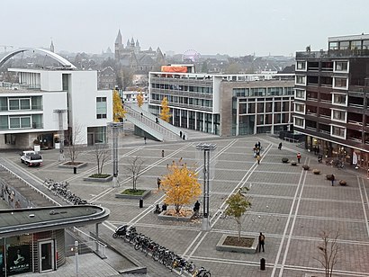 Hoe gaan naar Plein 1992 met het openbaar vervoer - Over de plek