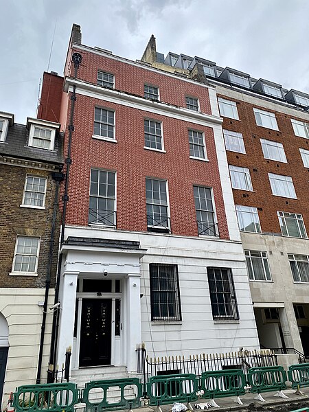 File:24 South Street, Mayfair, June 2023.jpg