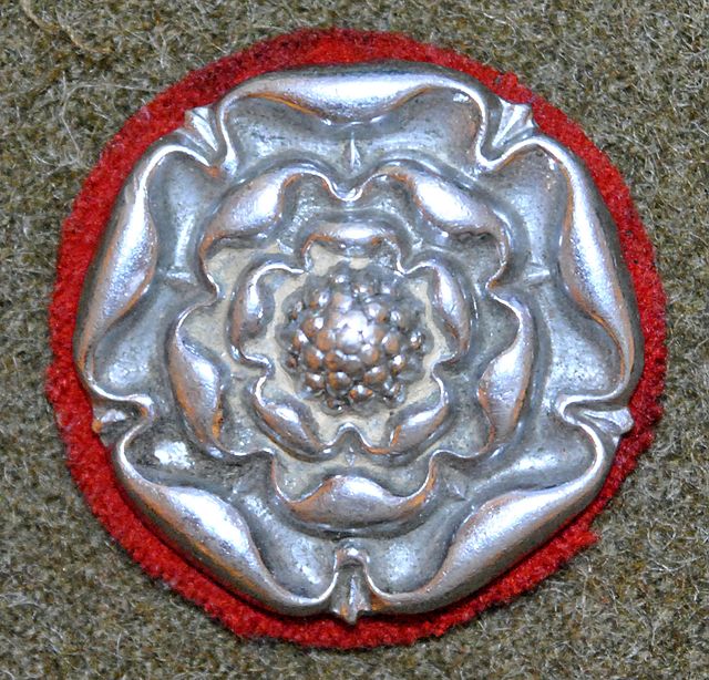 Badge worn at the top of the sleeve between the wars and early in the Second World War, made of white metal.