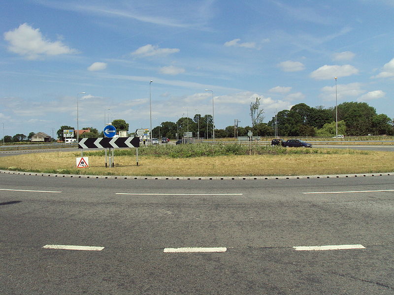 File:A540 roundabout, Saughall - DSC06483.JPG