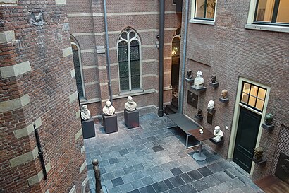 Hoe gaan naar Academisch Historisch Museum met het openbaar vervoer - Over de plek