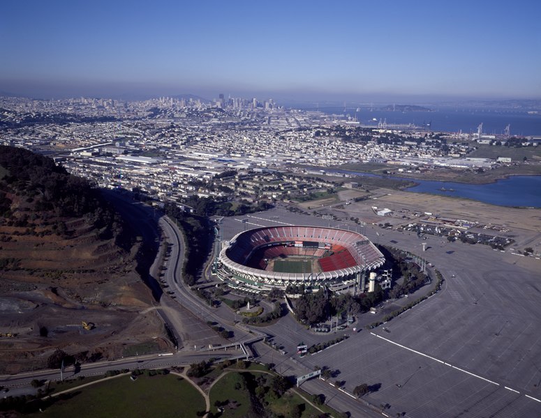 File:Aerial view of Candlestick Park, home stadium of the San Francisco 49ers National Football League professional team, with downtown San Francisco, California, in the distance LCCN2011633072.tif