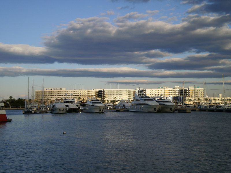 File:Alicante puerto.JPG