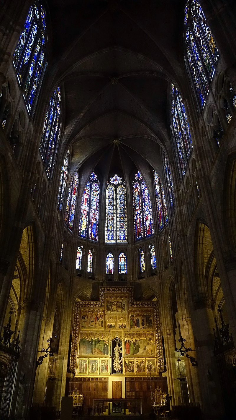 Retablo Mayor de la Catedral de León, y las vidrieras del ábside