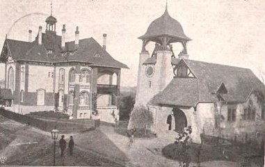Katholische Kapelle im Altenhof I (heute noch verändert erhalten), daneben das Kaiserin-Auguste-Viktoria-Erholungshaus