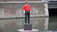 Amiens-The Man with the Buoy (Stephan Balkenhol) .jpg