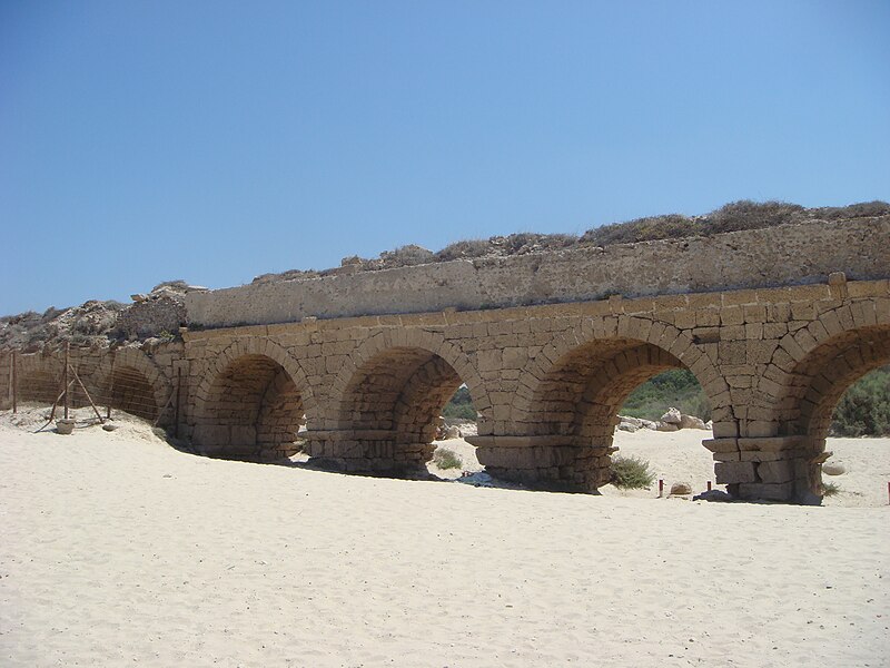 File:Ancient Roman aqueduct in Caesarea Maritima DSC05203.JPG