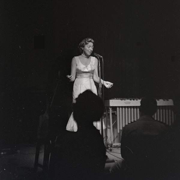 Anita O'Day performing at the Storyville Jazz Club in Boston in July, 1957. Photo: Mel Levine