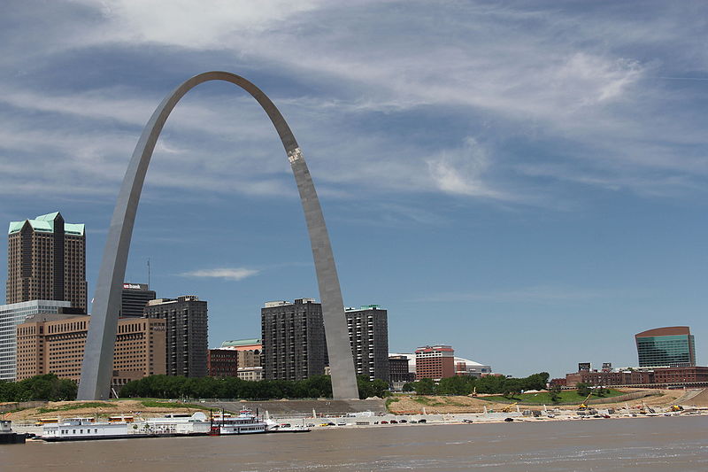 File:Arch from Mississippi River (17939650998).jpg