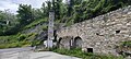 Imbocco della strada vecchia (ante 1965) sulla statale 26, nei pressi della galleria Champrotard, sopra il villaggio di Mécosse: le due arcate intervallate da contrafforti seguite da cortina muraria per circa 25 metri (epoca romana).